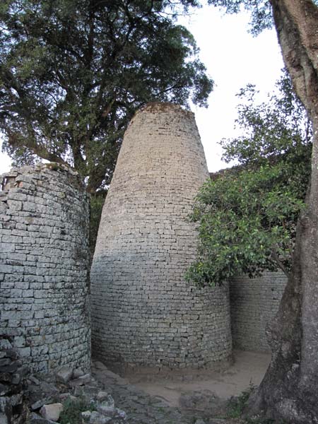 De conische toren in de Great Enclosure – het nationale symbool van Zimbabwe.