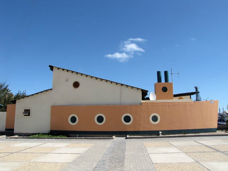 Lüderitz, haven; havengebouw.