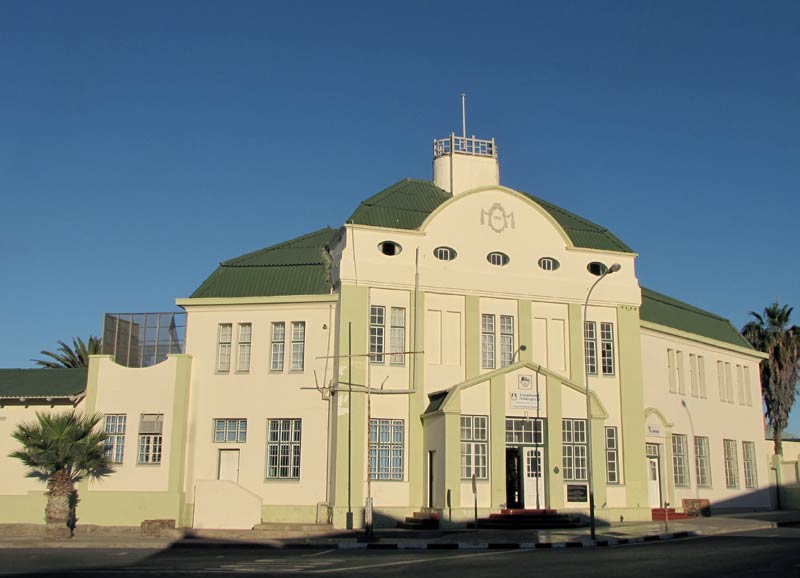 Lüderitz, Bismarckstrasse; kantoorgebouw.