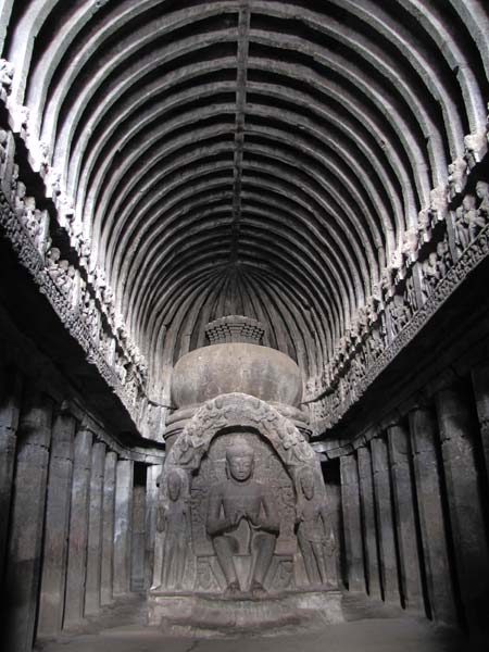 De Vishwakarma tempel, een tempel als een romaanse kathedraal.
