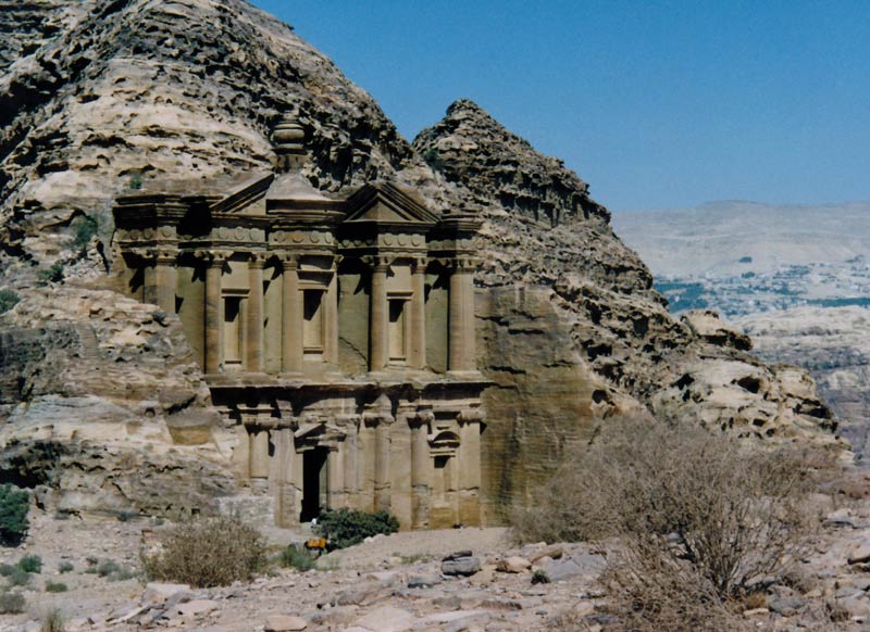 Naast de 'schatkamer' aan het begin is het 'klooster' helemaal aan de andere kant van Petra een topattractie.