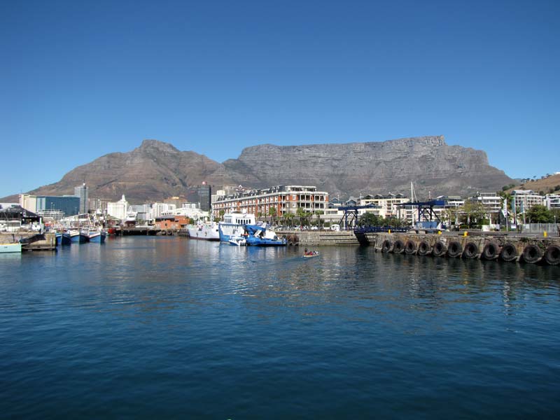 Victoria & Alfred Waterfront tegen de achtergrond van de Tafelberg.