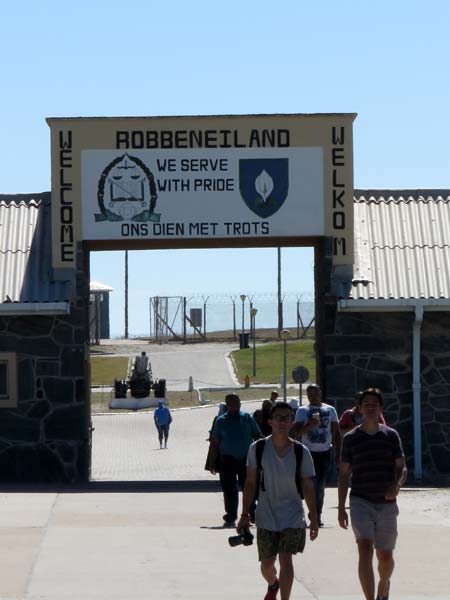 De toegangspoort tot de gevangenis op Robbeneiland.
