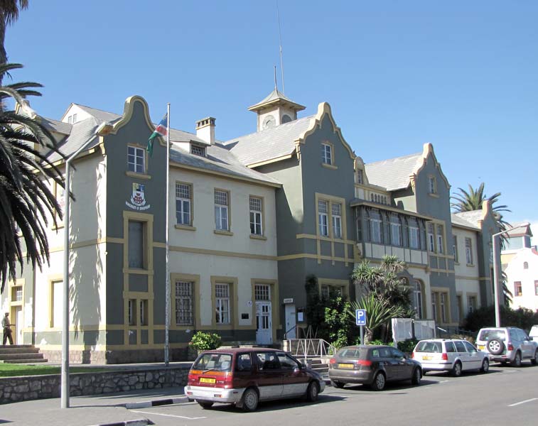 Het stadhuis van Swakopmund.