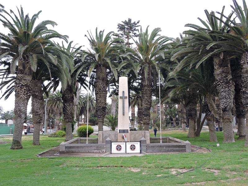 Monument voor de gesneuvelden in de beide wereldoorlogen. Maar welke gesneuvelden?