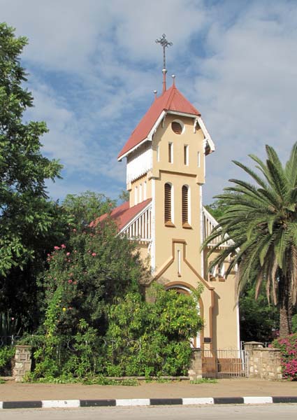 Tsumeb, Dr. Sam Nujoma Drive; St Barbara kerk.