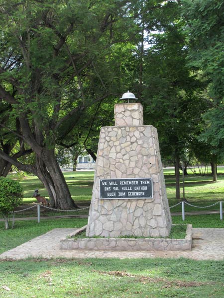 Tsumeb, stadspark, monument voor de Duitse gesneuvelden in de Herero oorlog, 1904.