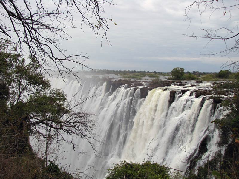 De Victoria Watervallen, meer dan anderhalve kilometer lang (juli 2010).